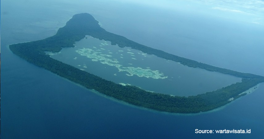 Pulau Kakaban - Wisata Berau nan Memukau, dari Derawan Sampai Laguna Perawan.jpg