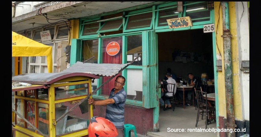 Warung Kopi Nan Yo – Padang - Sebelum Ada Kopi Kekinian, Kedai-kedai Ini Sudah Eksis Duluan.jpg