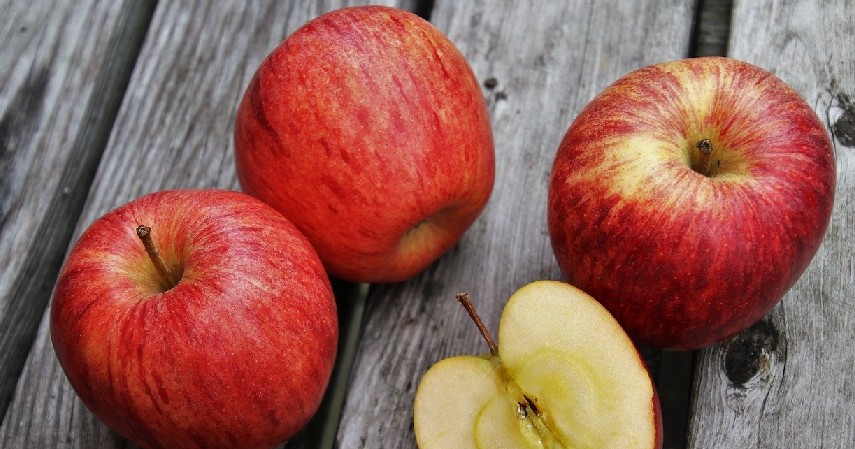 Apel - Pusing Habis Makan Kambing_ Konsumsi 5 Buah Penekan Kolesterol Ini