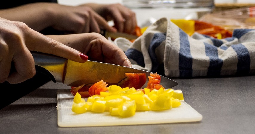 Coba resep masakan - Kegiatan Ibu Rumah Tangga yang Bikin Lebih Produktif, Apa Aja_.jpg