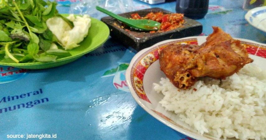 Ayam Goreng Bu Toha - Wisata Kuliner Enak dan Murah di Kota Salatiga Favorit Para Traveller
