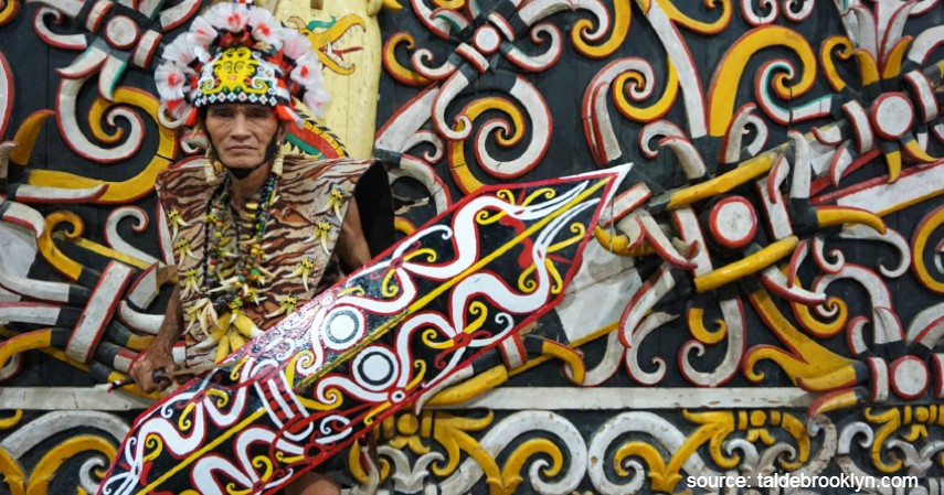King Baba - Kalimantan Barat - 34 Pakaian Adat dari Berbagai Provinsi Terlengkap