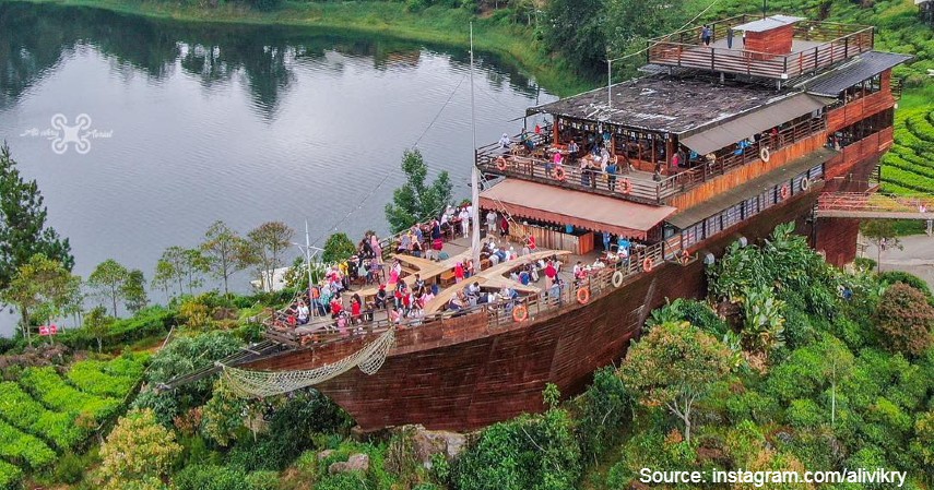 Pinisi Resto - Deretan Kafe Ngehits dengan Panorama Indah di Bandung