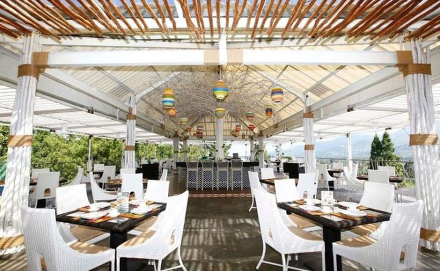 Sky Garden Resto at Royal Safari Garden - 10 Restoran Romantis untuk Dinner di Bogor, Ajak Pasanganmu ke Sini