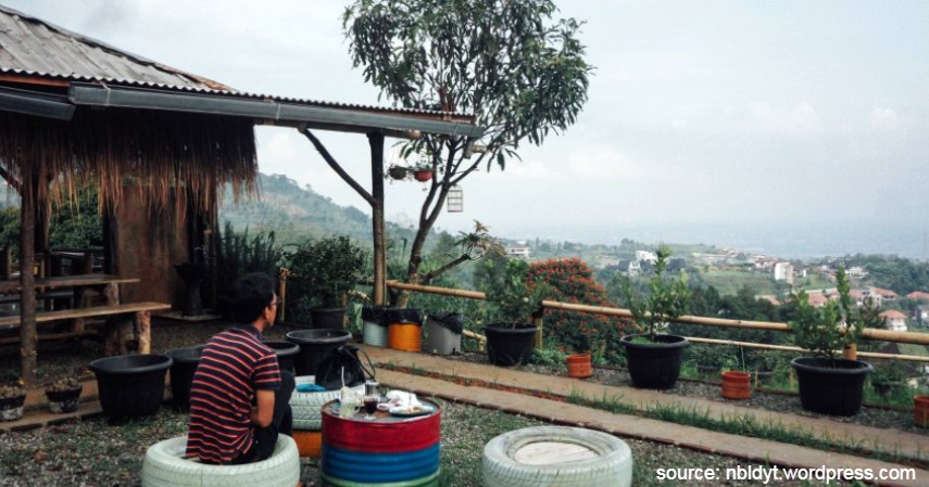 Warung Langit - 10 Tempat Makan Romantis di Bandung Murah Mulai 50 Ribu-an