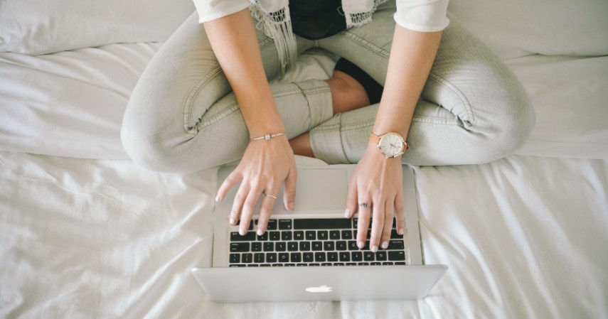 Freelance Writer - Lima Ide Bisnis Online Modal Kecil yang Menjanjikan
