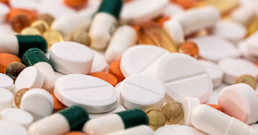 Obat-obatan dan Vitamin - Hal yang Harus Dipersiapkan saat Isolasi Diri di Rumah