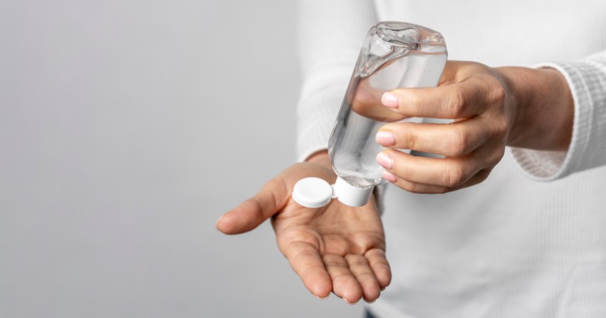 Bawa Hand Sanitizer - Hindari Penularan Virus Corona di Dalam Mobil Cek Tips Ini