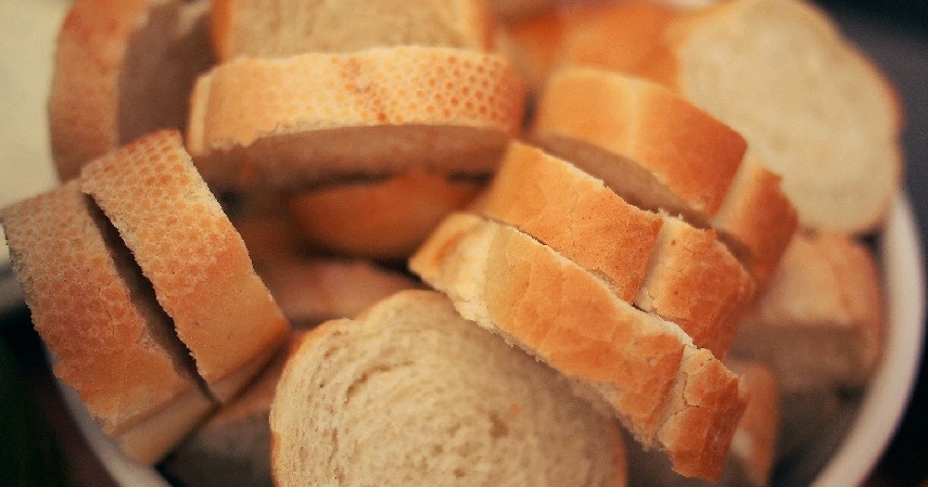 Cara membuat roti tetap segar dan tidak tengik - 9 Hacks Memasak yang Berguna Selama Bulan Puasa