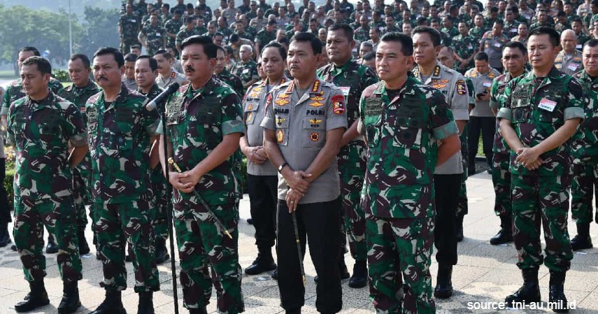 TNI dan Polri - Lagi Viral Hats Off Padahal 5 Profesi Ini Lebih Layak Kamu Hormati