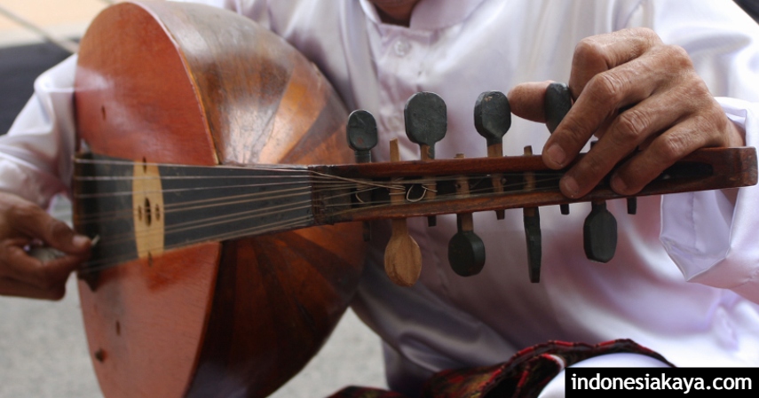 Keberagaman suku agama seni makanan khas alat musik lagu daerah tarian daerah tradisi budaya adat istiadat yang dimiliki oleh bangsa indonesia adalah merupakan