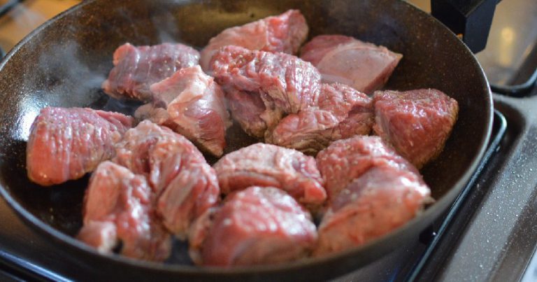 10 Cara Memasak Daging Biar Empuk Ini Hemat Gas dan Listrik!