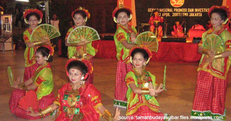 11 Kesenian Tradisional Sulawesi Barat yang Masih Eksis Hingga Kini