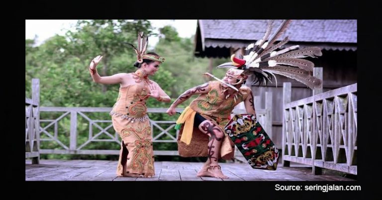 Tarian Adat Kalimantan Tengah Dengan Corak Budaya Khas Dayak Tak Riset Riset