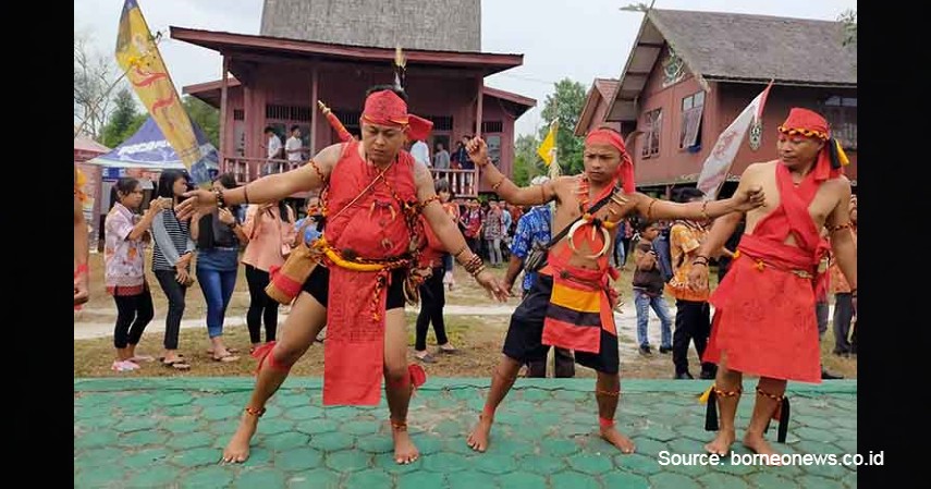 Tari Manganjan - 12 Kesenian Tradisional Kalimantan Tengah Terlengkap