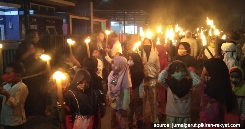 Garut - Pawai Obor - 9 Tradisi Tahun Baru Islam di Indonesia Mulai dari yang Unik sampai Sakral