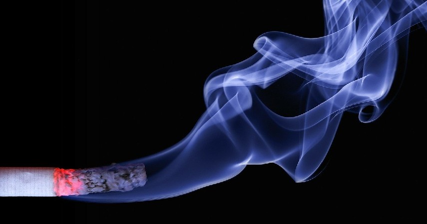 Tidak Merokok dan Hindari Asap Rokok - 10 Cara Menjaga Jantung Tetap Sehat Sejak Usia Dini