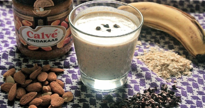 Smoothie Almond Pisang - 5 Resep Olahan Kacang Almond yang Unik, Lezat dan Sehat!.jpg