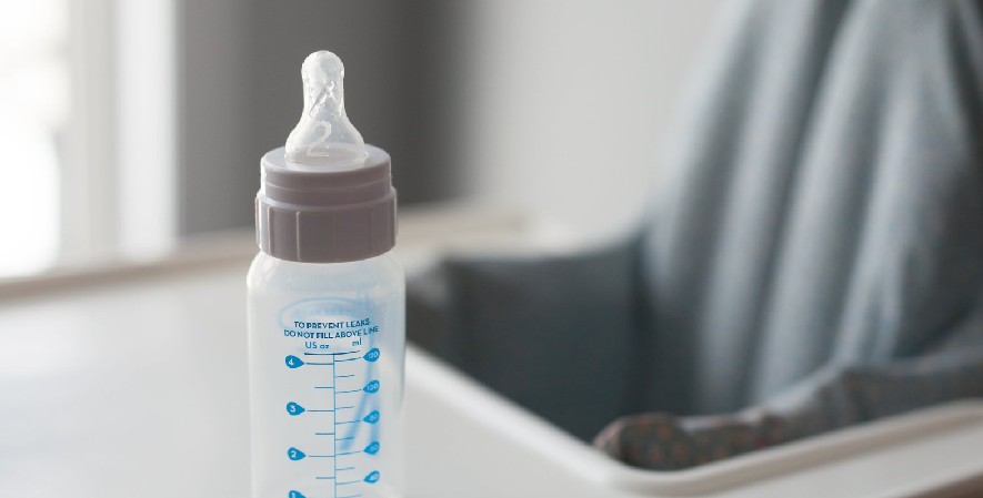 Botol susu dan perlengkapan penunjang - Daftar Perlengkapan Bayi Baru Lahir