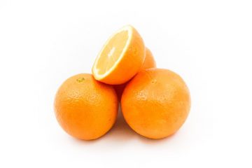 Kurang asupan vitamin C - 8 Penyebab Bibir Menghitam dan Cara Mengatasinya