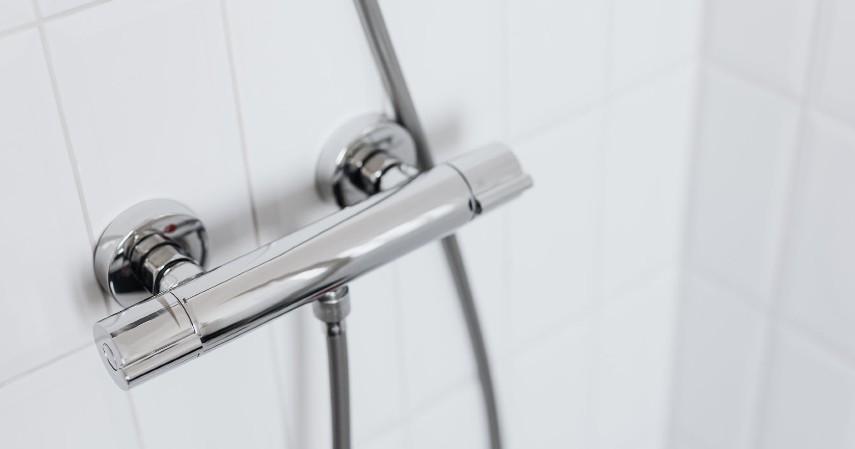 Tips Menghemat Air di Rumah - Tips Menghemat Air di Rumah dengan Mengganti Bak Menjadi Shower
