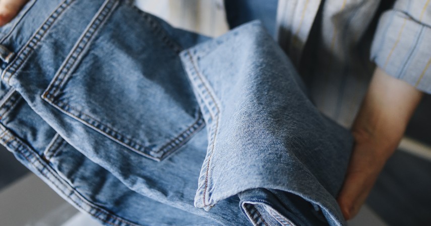 Tips Merawat Celana Jeans - Cuci celana jeans pakai air dingin