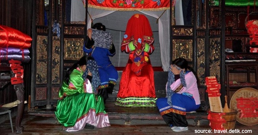 Tradisi Aneh Kaum Wanita di Dunia - Tradisi menangis 30 hari China