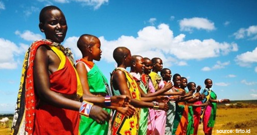 Tradisi Aneh Kaum Wanita di Dunia - Tradisi setrika payudara Afrika Tengah
