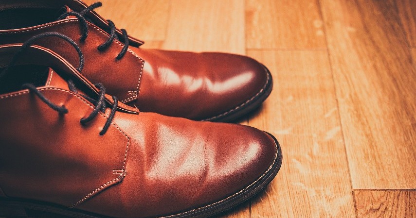 Sepatu Kulit Formal - 10 Inspirasi Hadiah untuk Ayah di Hari Ayah Nasional