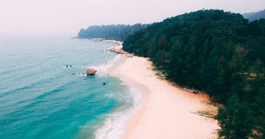 Wisata pantai - Jenis Wisata yang Diminati Wisatawan saat Pandemi