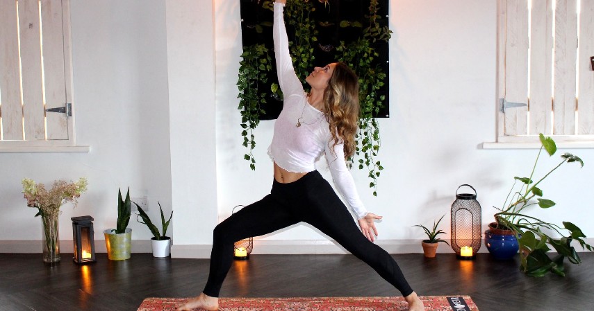 Yoga - 8 Olahraga Pereda Stress yang Bisa Kamu Lakukan Sendiri