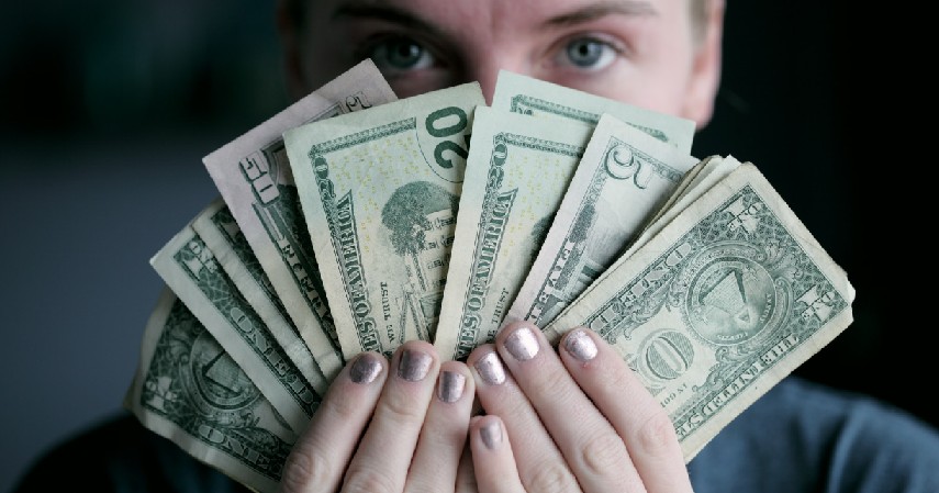 Bisa Mempercayai Orang yang Dicintai Atas Uang Kita - Tanda Pria Siap Menikah Secara Finansial