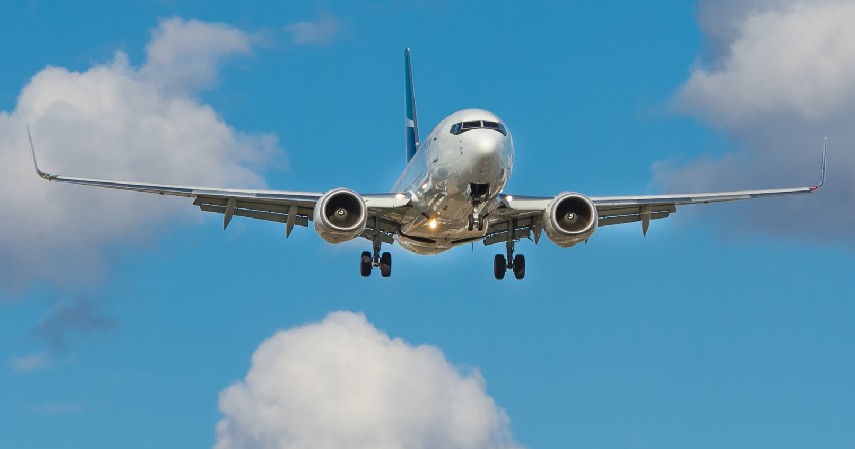 Buang Jauh-jauh Pikiran Negatif - 7 Cara Mengatasi Fobia Naik Pesawat