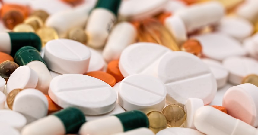 Mengonsumsi obat-obatan - Cara Mengatasi Batuk Berdahak