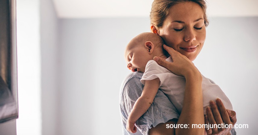 Cara Menggendong Bayi Baru Lahir yang Aman, Bayi Pun Nyaman - Shoulder Hold