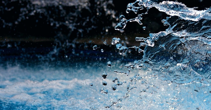 Sebagai sumber cairan yang baik - 11 Manfaat Air Zam Zam untuk Kesehatan Tubuh