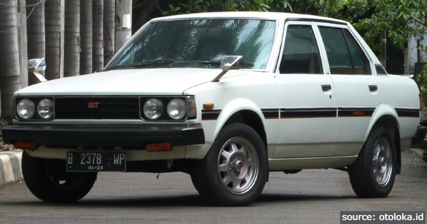 Toyota Corolla DX - 10 Daftar Mobil Klasik Terpopuler di Indonesia