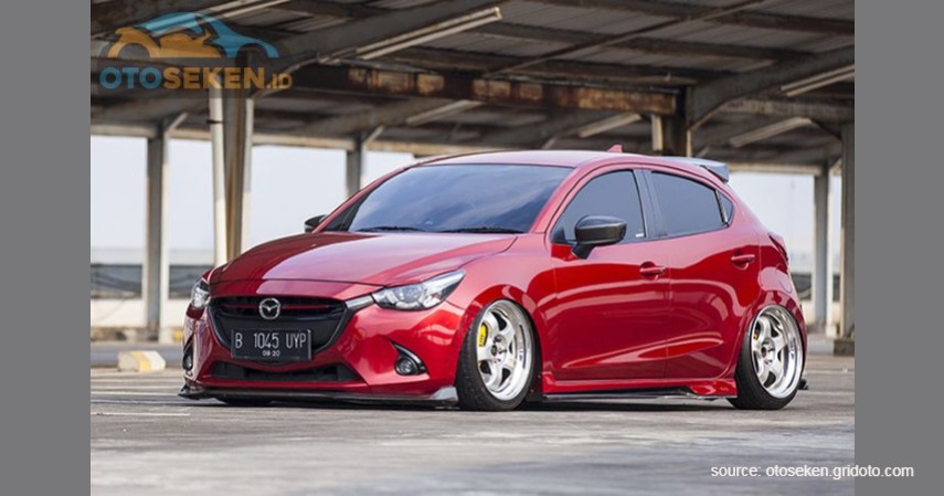 Mazda 2, 2015 - Mobil Bekas Matic Murah.jpg