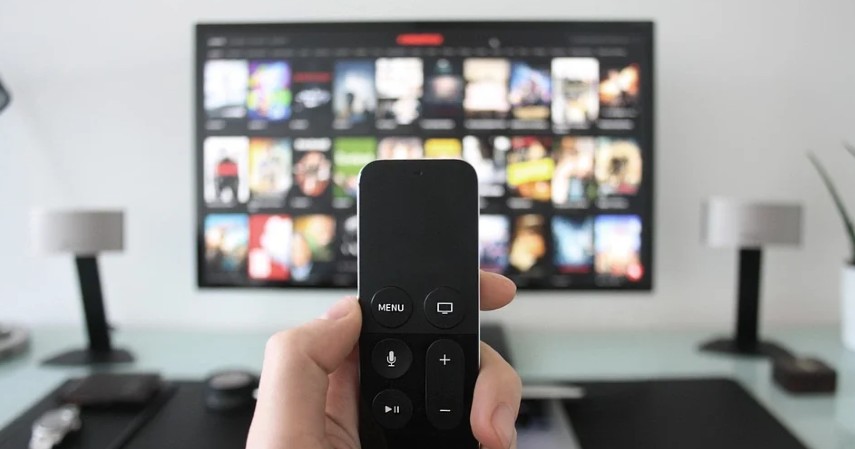 Penggunaan remote - Perbedaan Smart TV dan Android TV