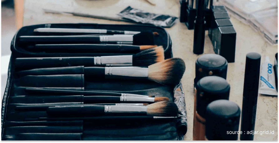Mempersiapkan Alat Make Up dengan Lengkap -Cara Memulai Bisnis MUA Pemula Wajib Tahu