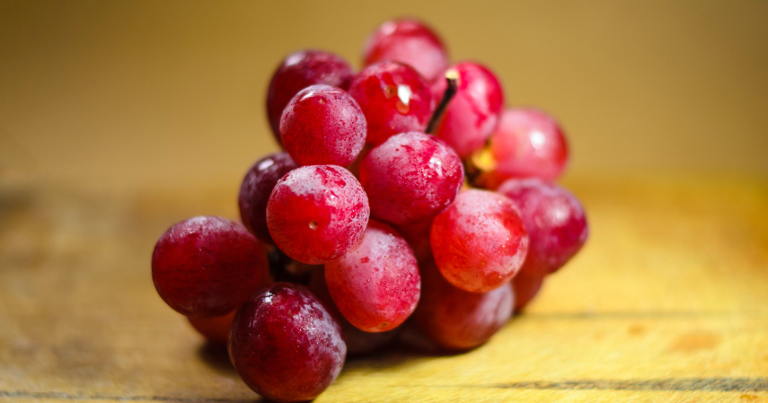 6. Anggur dan Nanas - 7 Makanan yang Perlu Dihindari untuk Penderita GERD, Makanan Asam Salah Satunya