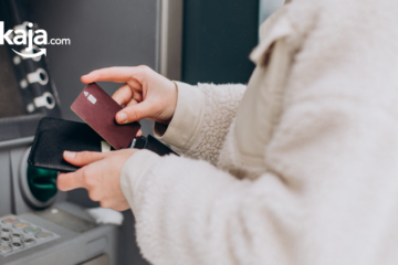 Tidak Perlu Panik, Ini Dia Cara Mengatasi Kartu ATM Tertelan!