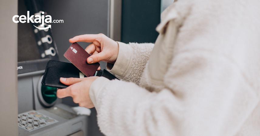 Tidak Perlu Panik, Ini Dia Cara Mengatasi Kartu ATM Tertelan!