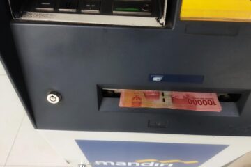 Begini Cara Ambil Uang di ATM dengan atau Tanpa Kartu
